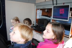 Šolarji so dan preživeli v policijski družbi, tudi pasji 19